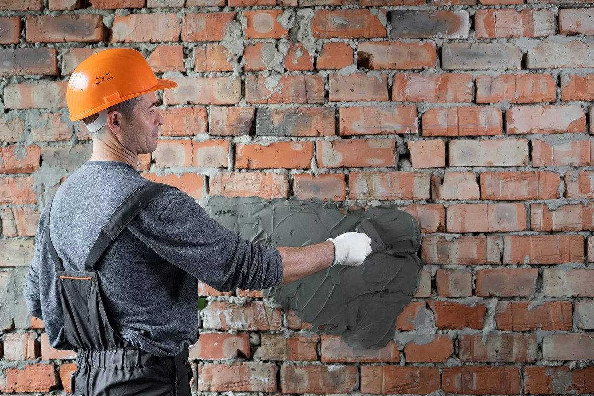 Hiring Qualified Builders and Bricklayers